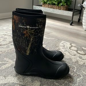 Arctic Shield  men’s muck boots, size 12, new with tags never been worn